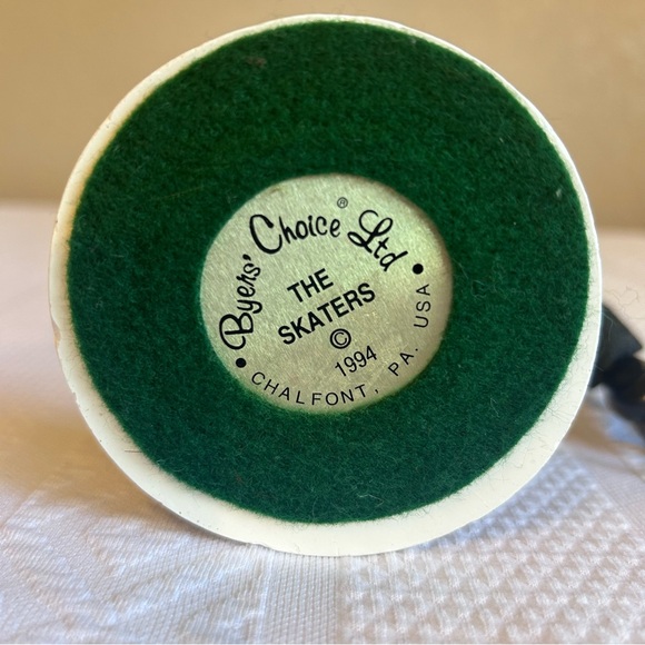 Vintage 1994‎ Byers Choice Ltd. Christmas Caroler The Skaters Signed Figurine - Picture 8 of 8